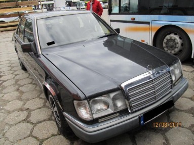 Купить Mercedes-Benz 230 E Kat. 124, 2.3, 1990 года с пробегом, цена 1661 руб., id 8596