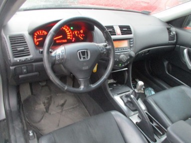 Купить Honda Accord, 2.4, 2003 года с пробегом, цена 92318 руб., id 8657