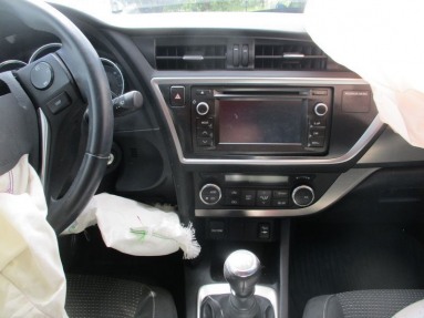 Купить Toyota Auris, 1.4, 2015 года с пробегом, цена 98823 руб., id 8714