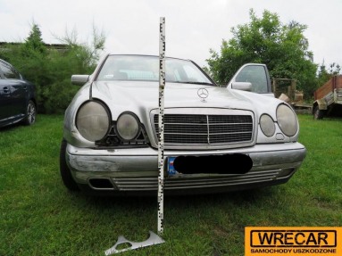 Купить Mercedes-Benz E 240 Kat. 210 Classic, 2.4, 1997 года с пробегом, цена 1592 руб., id 8728