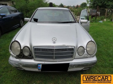 Купить Mercedes-Benz E 240 Kat. 210 Classic, 2.4, 1997 года с пробегом, цена 1592 руб., id 8728