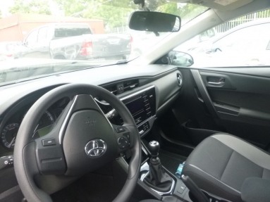 Купить Toyota Auris, 1.3, 2015 года с пробегом, цена 134463 руб., id 8882