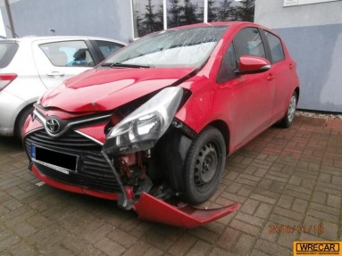 Купить Toyota Yaris, 1.0, 2015 года с пробегом, цена 243114 руб., id 8946
