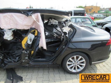 Купить Volkswagen Passat, 1.8, 2017 года с пробегом, цена 145813 руб., id 9052