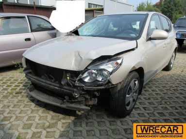 Купить Hyundai i30, 1.4, 2009 года с пробегом, цена 32387 руб., id 9084