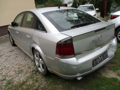 Купить Opel Vectra, 1.9, 2004 года с пробегом, цена 16194 руб., id 9103
