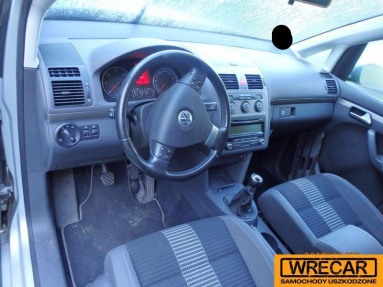 Купить Volkswagen Touran, 2.0, 2010 года с пробегом, цена 61522 руб., id 9175