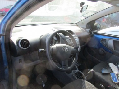 Купить Toyota Aygo, 1.0, 2011 года с пробегом, цена 132872 руб., id 9229