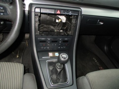 Купить Audi A4, 2.0, 2006 года с пробегом, цена 118270 руб., id 9297
