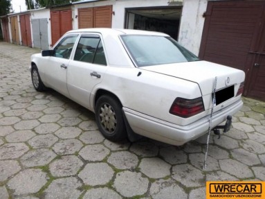 Купить Mercedes-Benz W124 200 D, 2.0, 1993 года с пробегом, цена 11349 руб., id 9406