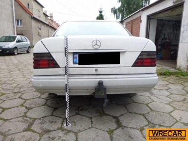 Купить Mercedes-Benz W124 200 D, 2.0, 1993 года с пробегом, цена 11349 руб., id 9406