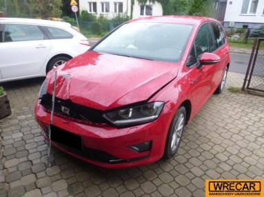 Купить Volkswagen Golf, 1.6, 2015 года с пробегом, цена 1592 руб., id 9418