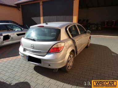 Купить Opel Astra, 1.7, 2004 года с пробегом, цена 4844 руб., id 9483
