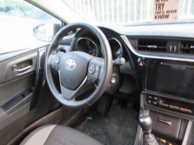 Купить Toyota Auris, 1.6, 2015 года с пробегом, цена 299792 руб., id 9535