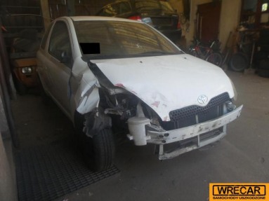 Купить Toyota Yaris, 1.0, 2005 года с пробегом, цена 3253 руб., id 9594