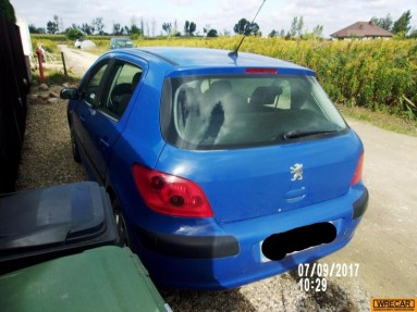 Купить Peugeot 307, 2.0, 2001 года с пробегом, цена 9689 руб., id 9748
