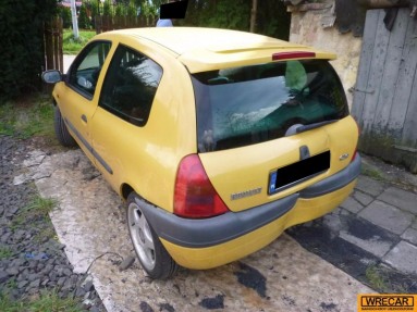 Купить Renault Clio, 1.1, 2001 года с пробегом, цена 1592 руб., id 9836