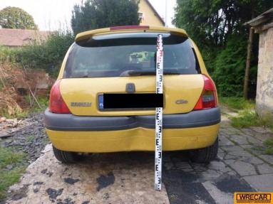 Купить Renault Clio, 1.1, 2001 года с пробегом, цена 1592 руб., id 9836
