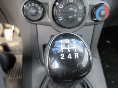 Купить Ford Fiesta, 1.5, 2015 года с пробегом, цена 298961 руб., id 9878