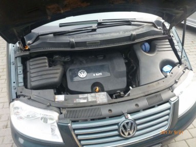 Купить Volkswagen Sharan, 1.9, 2004 года с пробегом, цена 1592 руб., id 9905