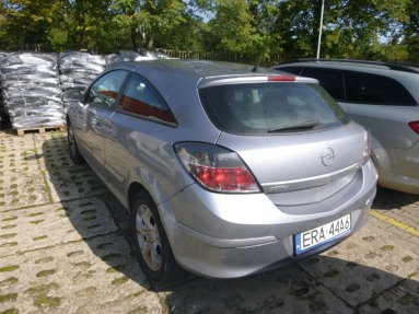 Купить Opel Astra, 1.2, 2006 года с пробегом, цена 68028 руб., id 9961