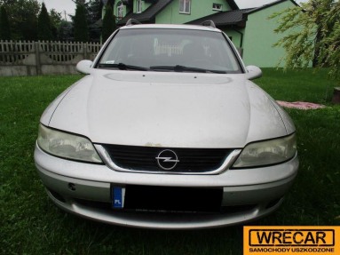 Купить Opel Vectra, 2.0, 2000 года с пробегом, цена 3253 руб., id 9966