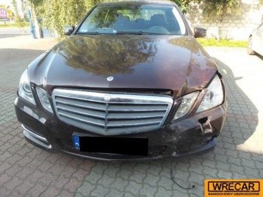 Купить Mercedes-Benz E 200 E 200 CGI BlueEFFICIENCY, 1.8, 2011 года с пробегом, цена 432733 руб., id 9997