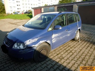 Купить Volkswagen Touran, 1.9, 2006 года с пробегом, цена 55086 руб., id 10021
