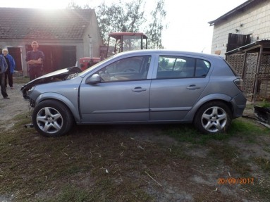 Купить Opel Astra, 1.2, 2007 года с пробегом, цена 1592 руб., id 10083