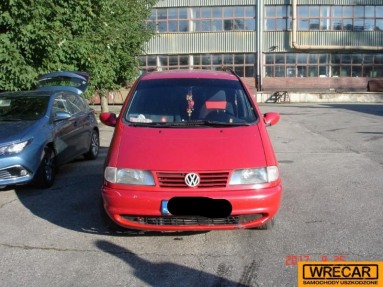 Купить Volkswagen Sharan, 1.9, 1998 года с пробегом, цена 3183 руб., id 10236