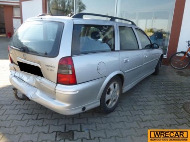 Купить Opel Vectra, 1.8, 2000 года с пробегом, цена 9689 руб., id 10323