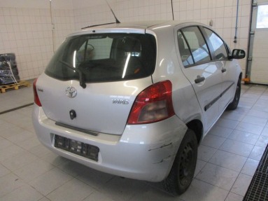 Купить Toyota Yaris, 1.0, 2008 года с пробегом, цена 66436 руб., id 10439