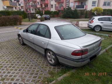 Купить Opel Omega, 2.0, 1998 года с пробегом, цена 1592 руб., id 10473
