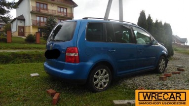 Купить Volkswagen Touran, 1.9, 2003 года с пробегом, цена 1592 руб., id 10503