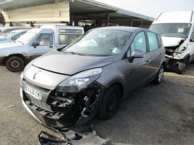 Купить Renault Scenic, 1.5, 2012 года с пробегом, цена 282352 руб., id 10557