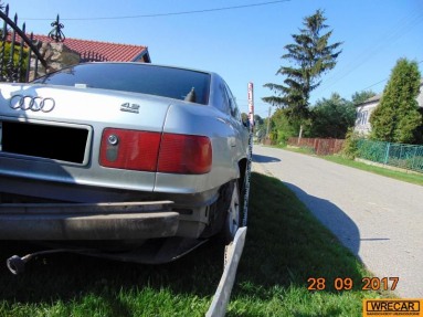 Купить Audi A8, 4.2, 1998 года с пробегом, цена 1592 руб., id 10568