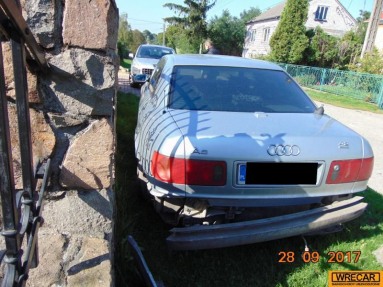Купить Audi A8, 4.2, 1998 года с пробегом, цена 1592 руб., id 10568
