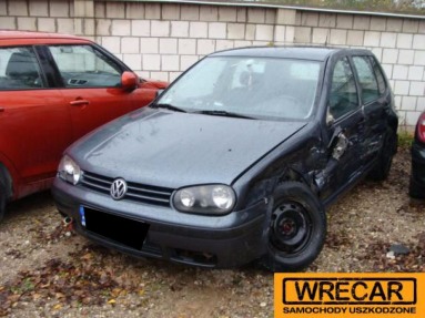 Купить Volkswagen Golf, 1.6, 2000 года с пробегом, цена 16194 руб., id 10590