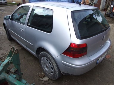 Купить Volkswagen Golf, 1.6, 2002 года с пробегом, цена 1592 руб., id 10628