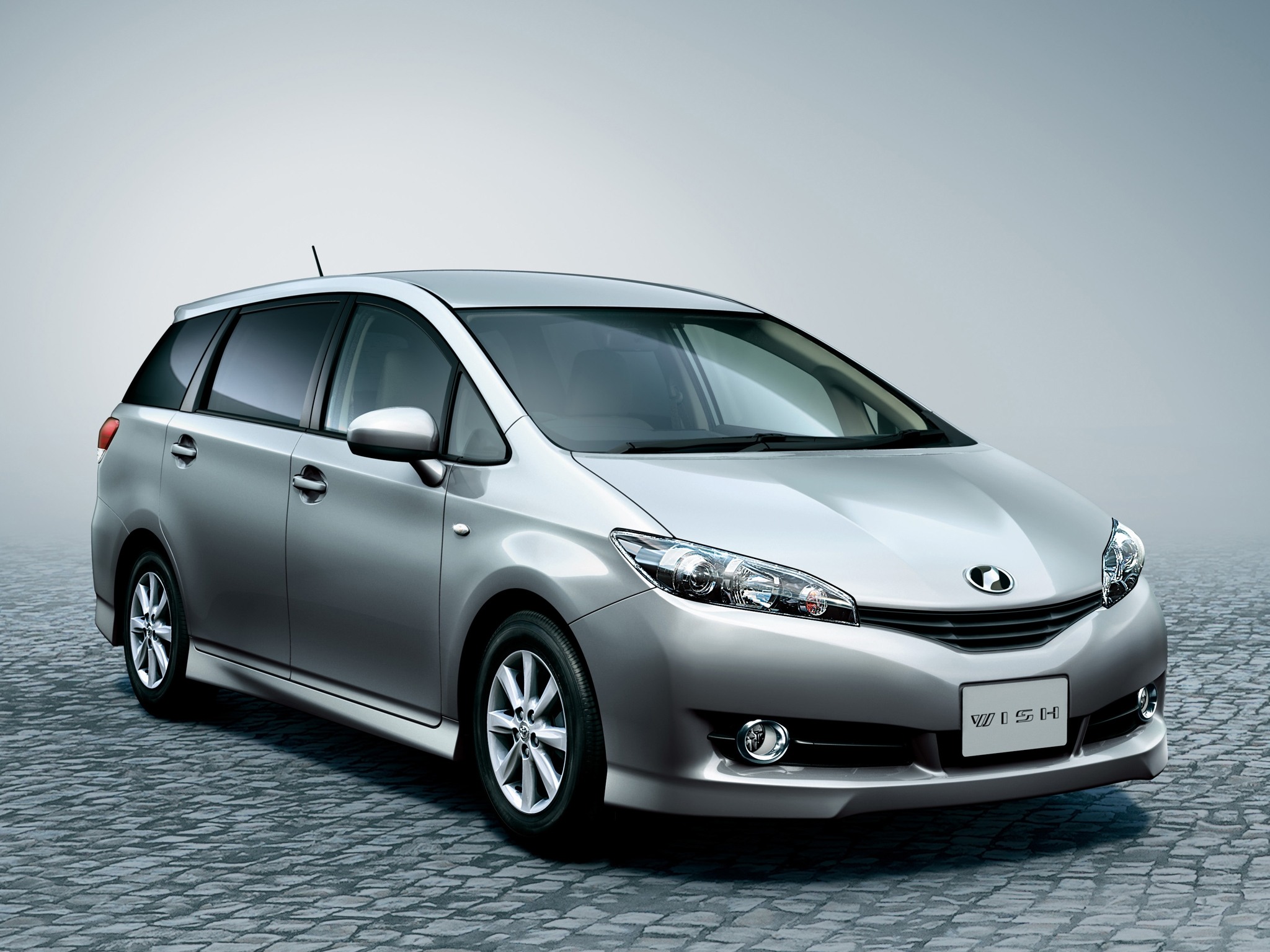 Toyota Wish (Тойота Wish) 2020 - обзор модели c фото и видео