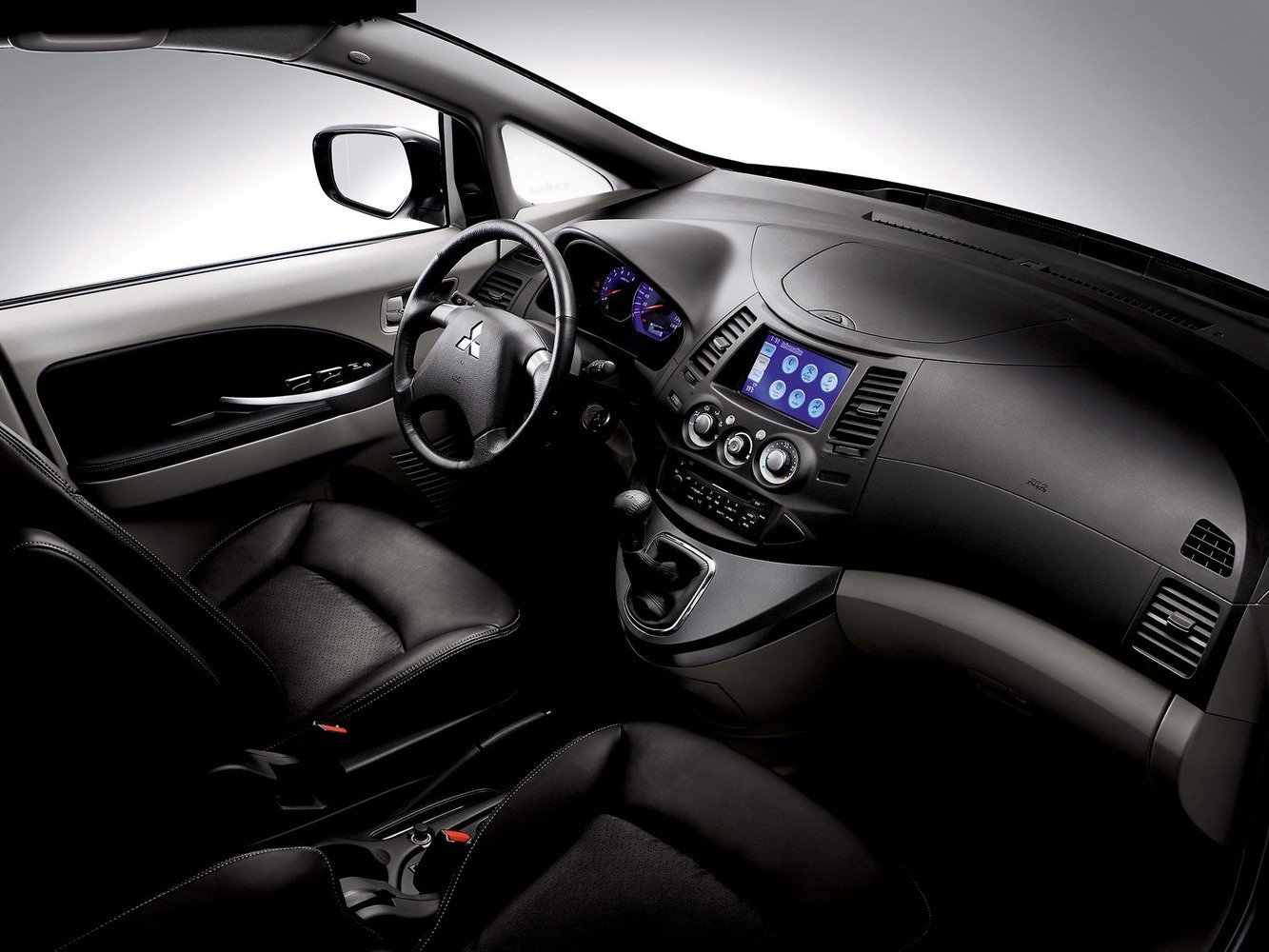 Đánh giá xe Mitsubishi Grandis 2012