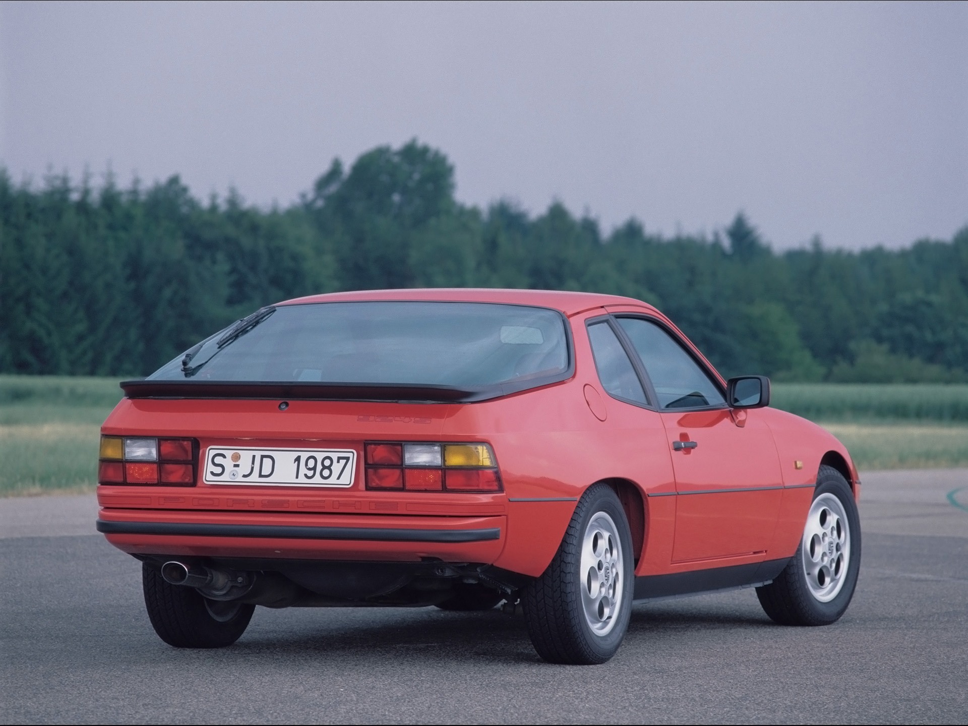 Porsche 924 (Порше 924) 2021 обзор модели c фото и видео