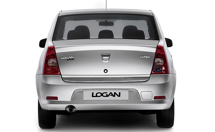 Вид сзади Renault Logan